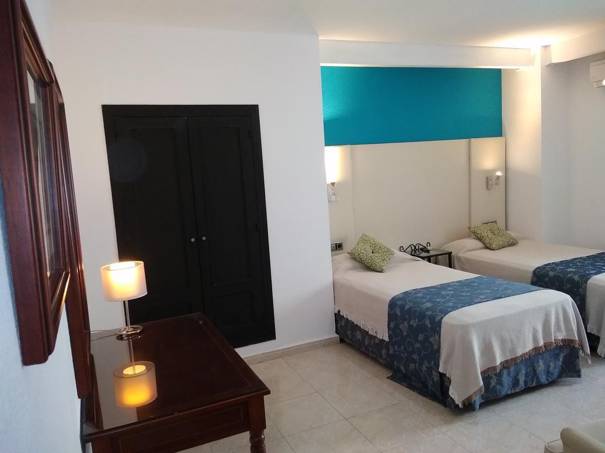 Hotel Nuevo Ara Caces Esterno foto